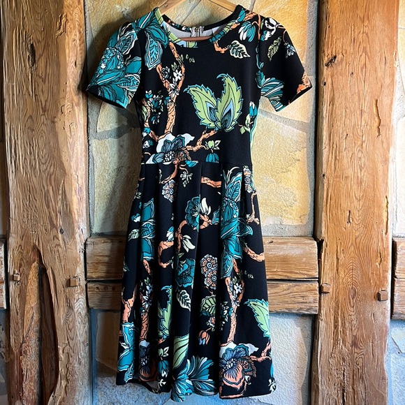 LuLaRoe Dresses & Skirts - LuLaRoe Floral Amelia Dress